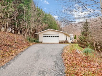 68 Powderhorn Drive sold manufactured home in Country Place Of Waynesville, Waynesville, NC