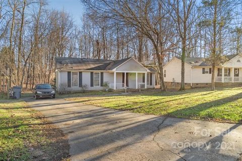 8200 Chrisbry Lane sold home in Hampton Park, Charlotte, NC
