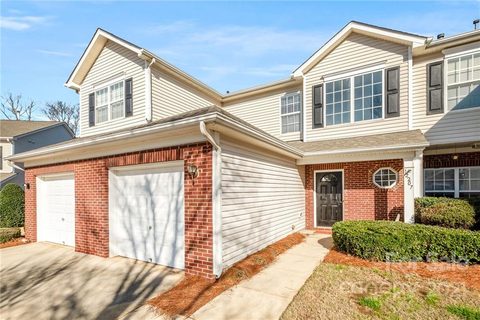 12207 Stratfield Place Circle