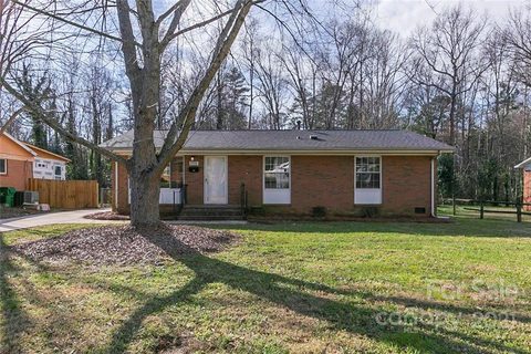 2908 Edsel Place