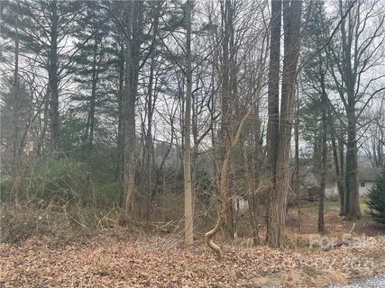 214 Windsor Court sold lot in Windsor Heights, Hendersonville, NC