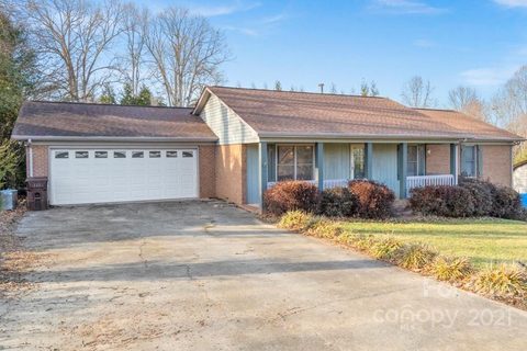 1411 32nd Street Court sold home in Stoneridge, Conover, NC