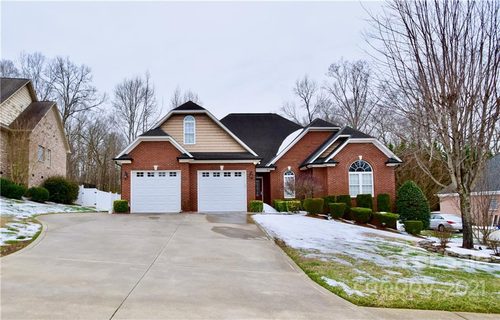 3941 Erskine Woods Drive sold home in Erskine Woods, Bessemer City, NC