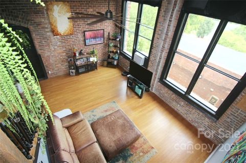 201 S Hoskins Road 333