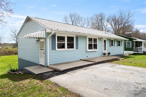 106 Upward Acres Street sold home in Upward Acres, East Flat Rock, NC