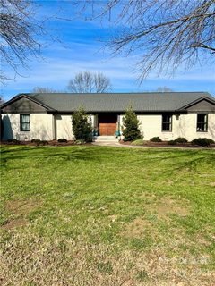 3024 Clarendon Road