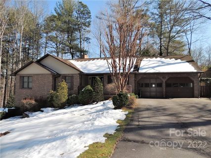 52 W Fairway Drive 11 sold home in Golf Mountain Estates, Etowah, NC