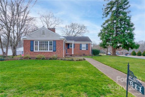 611 Crescent Circle