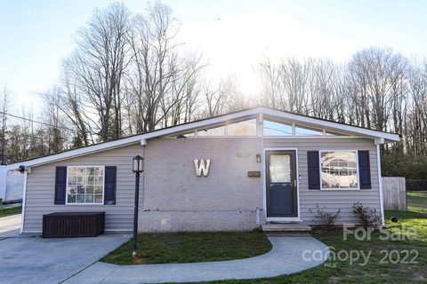 703 Laura Avenue