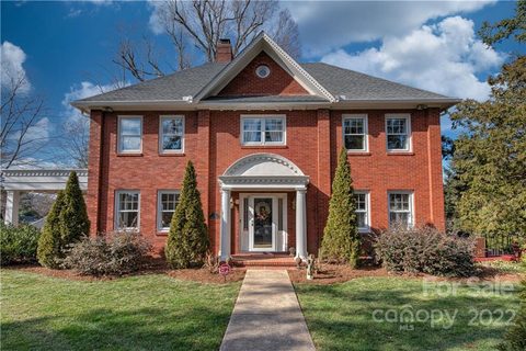 5 Griffing Boulevard