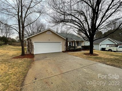 8023 Maxwelton Drive sold home in Glenfurness, Huntersville, NC