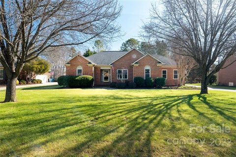8271 Quail Hollow Drive