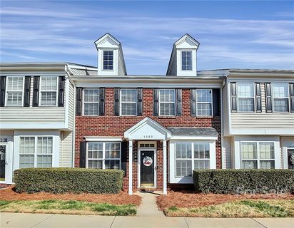 7589 Bluff Point Lane sold townhome in Bluffs at Waterside Crossing, Denver, NC