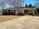 2401 Woodleaf Drive sold home in Gastonia, SC