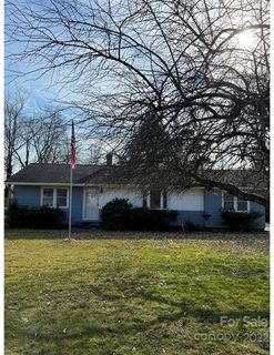7 E Skylyn Court