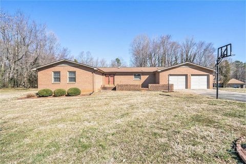 2402 Wedgewood Drive sold home in Mccall Heights, Salisbury, NC