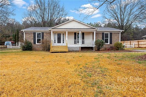 2841 Winding Trail sold home in Saddlebrook, Matthews, NC