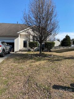 2400 Summer Meadow Court sold home in Sunset Village, Charlotte, NC