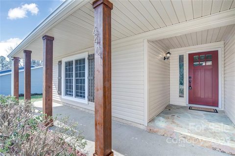 6401 E Lake Forest Road sold home in Lake Forest, Charlotte, NC