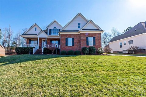 1636 Williamsburg Drive sold home in Stoneridge Lakes, Rock Hill, SC