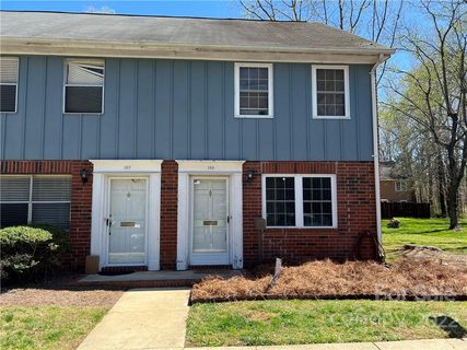 1300 Larchmont Place 108