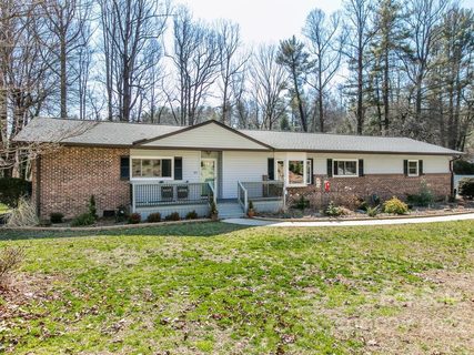 313 Mockingbird Drive sold home in Statonwoods, Hendersonville, NC