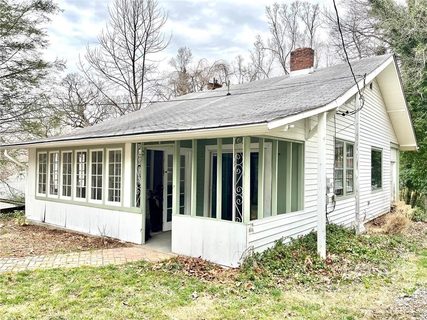25 Wood Avenue