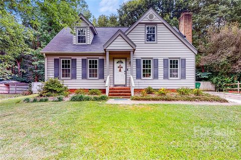 8220 Inverary Place