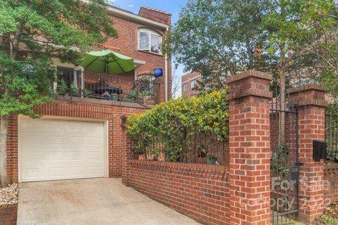 318 Settlers Lane