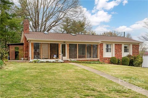 218 Saint Johns Street sold home in Mountain View, Arden, NC