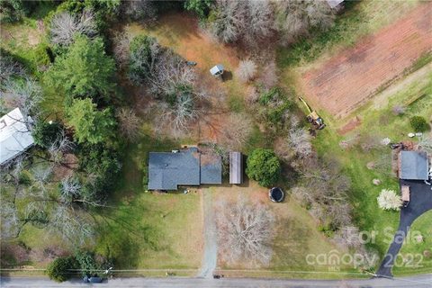 6730 Woodland Circle