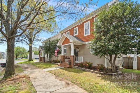 728 E 8th Street