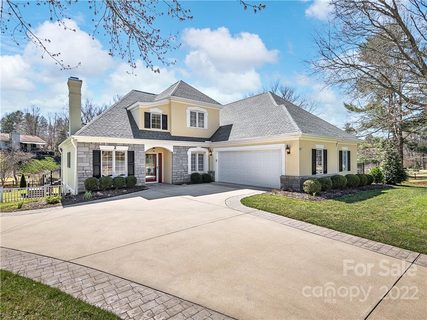 2 Clovelly Way