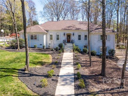 2915 Cross Country Road