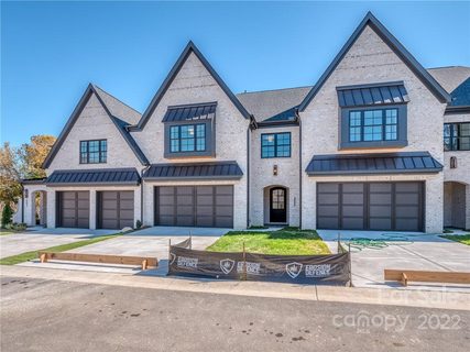 Previously sold for $905,876