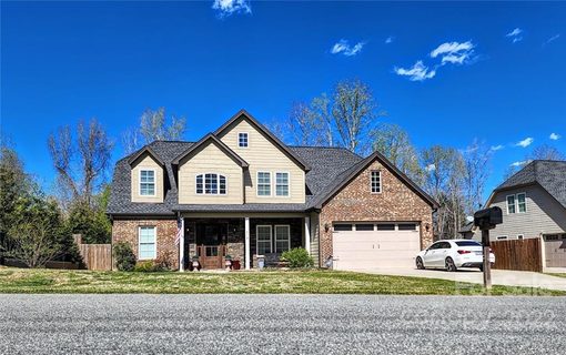 218 Woodbriar Trail