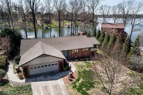 139 Candlewood Drive 315 sold home in Waterfront Woodbridge, Kings Mountain, NC