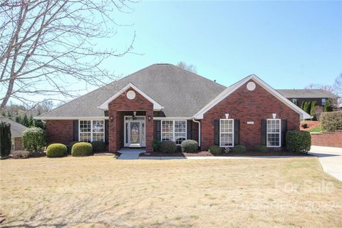 2501 Kinmere Drive