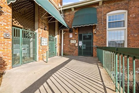 1 Buffalo Avenue 78