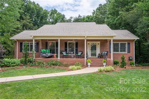7902 Sarah Drive sold home in Lake Haven, Denver, NC