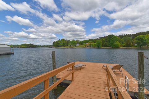 7644 Skyline Drive sold home in Mobile Home Estates, Sherrills Ford, NC