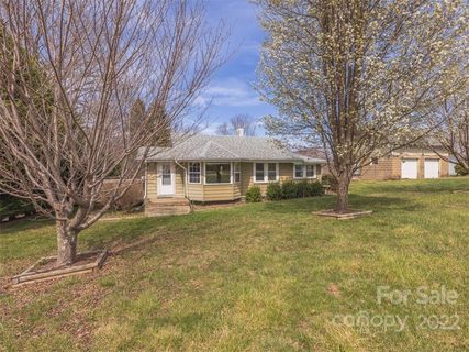 23 Gossett Road sold home in Candler Heights, Candler, NC