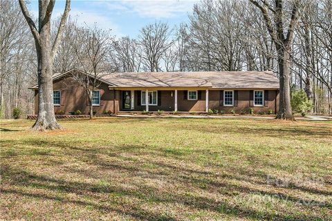 718 Candlewick Drive sold home in Woodbridge Run, Salisbury, NC