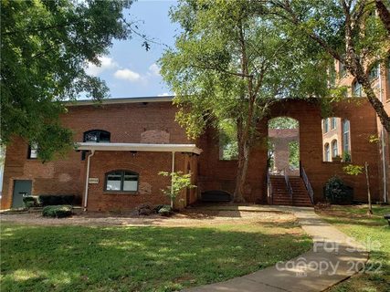 201 Hoskins Road 136