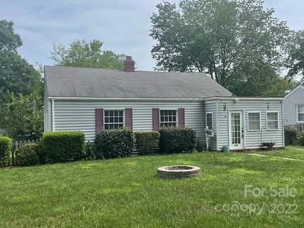 829 Everett Place