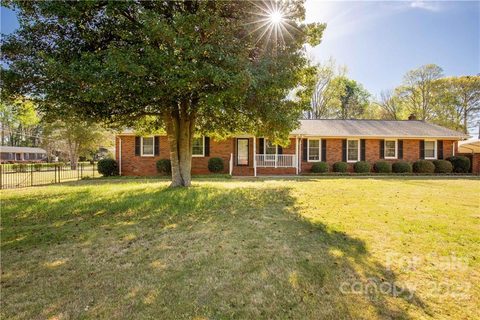 512 Hilltop Lane sold home in Arrowood, Lancaster, SC
