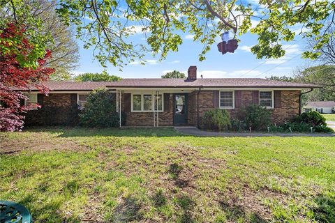 1594 Lenora Circle sold home in Green Acres, Lincolnton, NC