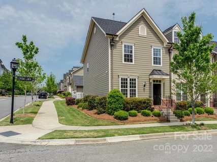 1628 Lovers Lawn Trace