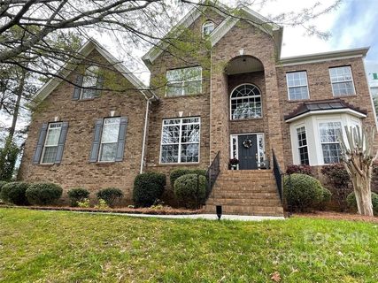 256 Shoreline Parkway