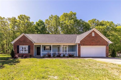 2704 Thornburg Court